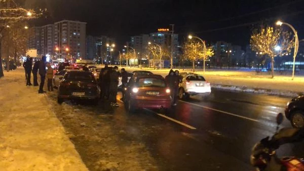 Son dakika haber | Diyarbakır'da 22 aracın karıştığı zincirleme kaza: Çok sayıda yaralı