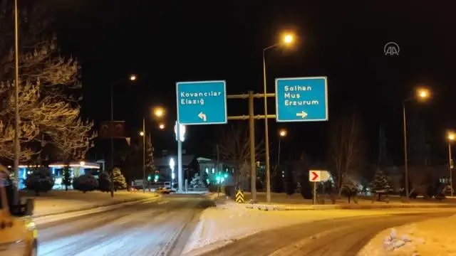 Doğu'da kış ulaşımı olumsuz etkiliyor Doğu'da kış ulaşımı olumsuz etkiliyor