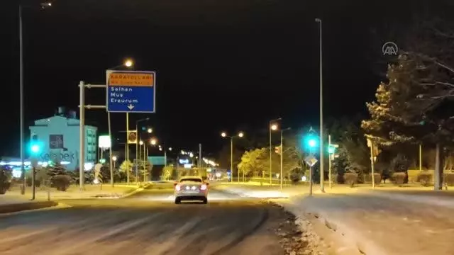 Doğu'da kış ulaşımı olumsuz etkiliyor Doğu'da kış ulaşımı olumsuz etkiliyor