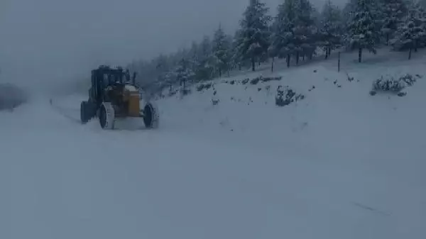 Elazığ'da 441 köy yolu kardan kapandı Elazığ'da 441 köy yolu kardan kapandı
