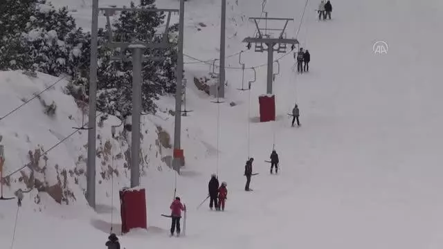 Ergan Dağı Kış Sporları ve Doğa Turizm Merkezi'nde kayak heyecanı başladı Ergan Dağı Kış Sporları ve Doğa Turizm Merkezi'nde kayak heyecanı başladı