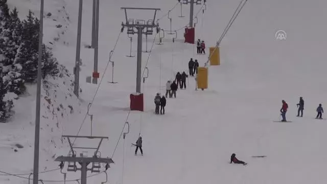 Ergan Dağı Kış Sporları ve Doğa Turizm Merkezi'nde kayak heyecanı başladı Ergan Dağı Kış Sporları ve Doğa Turizm Merkezi'nde kayak heyecanı başladı