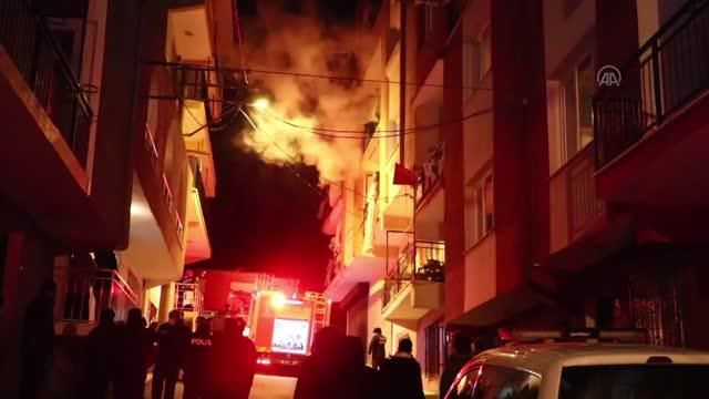Evde çıkan yangında 1'i bebek 4 kişi dumandan etkilendi