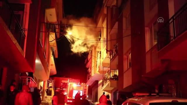 Evde çıkan yangında 1'i bebek 4 kişi dumandan etkilendi