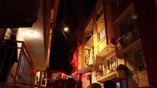 Evde çıkan yangında 1'i bebek 4 kişi dumandan etkilendi