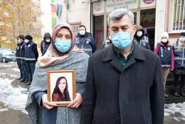 Evlat nöbetindeki aileler, 505'inci günde kar yağışı altında eylemde (2 Evlat nöbetindeki aileler, 505'inci günde kar yağışı altında eylemde (2