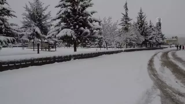 Gölbaşı'nda kar yağışı etkili oldu Gölbaşı'nda kar yağışı etkili oldu