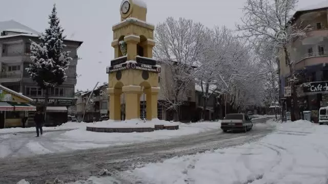 Gölbaşı'nda kar yağışı etkili oldu Gölbaşı'nda kar yağışı etkili oldu