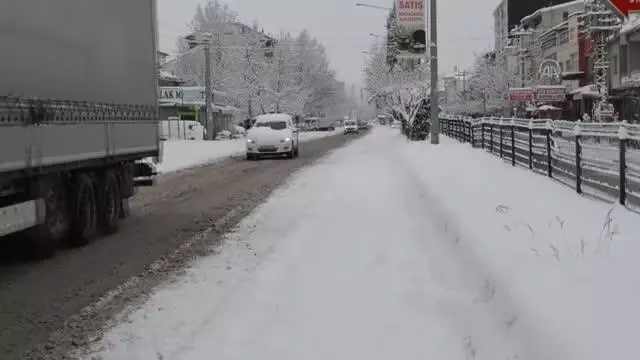 Gölbaşı'nda kar yağışı etkili oldu Gölbaşı'nda kar yağışı etkili oldu