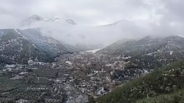 Hassa ilçesinde kar yağışı etkili oldu Hassa ilçesinde kar yağışı etkili oldu