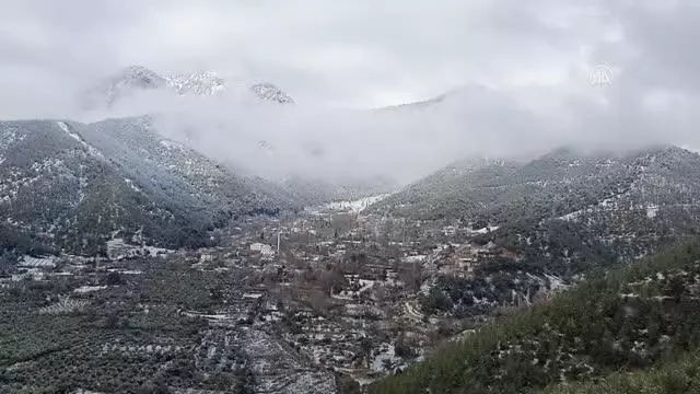 Hassa ilçesinde kar yağışı etkili oldu Hassa ilçesinde kar yağışı etkili oldu