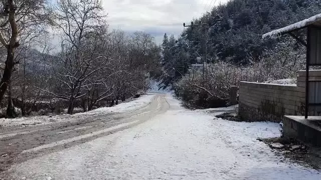 Hassa ilçesinde kar yağışı etkili oldu Hassa ilçesinde kar yağışı etkili oldu