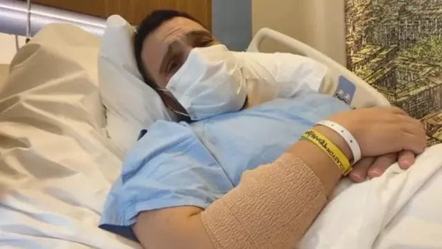 Hastanede korona tedavisi gören Okan Karacan, nefes almanın öneminden bahsederken gözyaşlarına boğuldu Hastanede korona tedavisi gören Okan Karacan, nefes almanın öneminden bahsederken gözyaşlarına boğuldu
