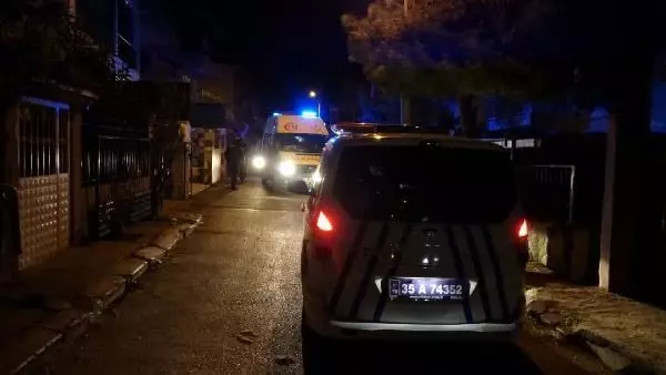 İzmir'de bıçaklı kavga: 1'i ağır 3 yaralı İzmir'de bıçaklı kavga: 1'i ağır 3 yaralı