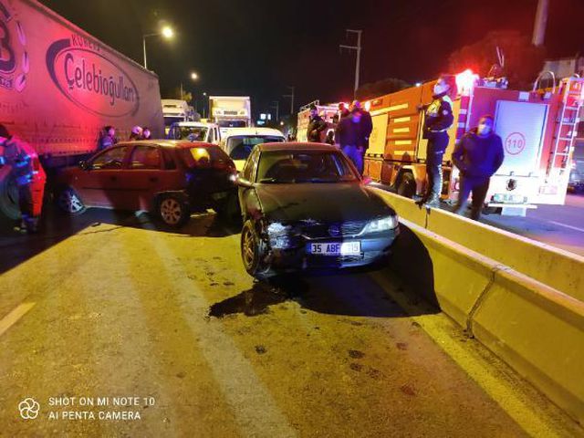 Son dakika haberleri... İzmir'de zincirleme trafik kazaları: 14 araç hasar gördü