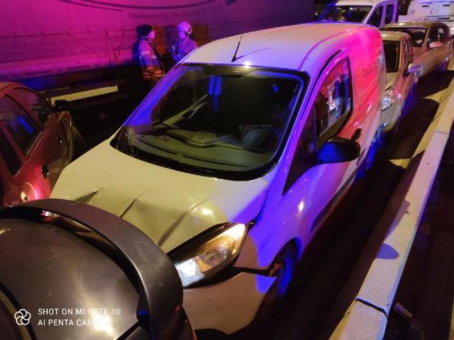 Son dakika haberleri... İzmir'de zincirleme trafik kazaları: 14 araç hasar gördü
