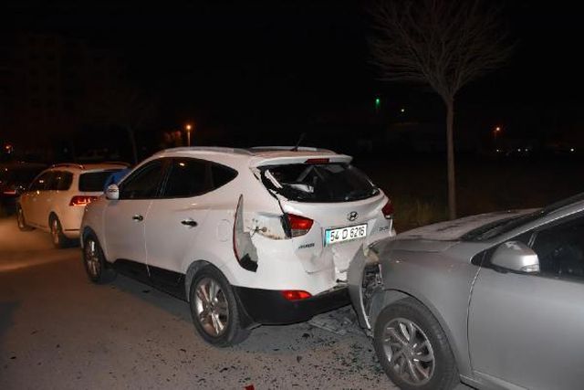 Son dakika haberleri... İzmir'de zincirleme trafik kazaları: 14 araç hasar gördü