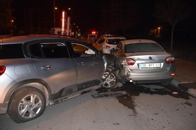 Son dakika haberleri... İzmir'de zincirleme trafik kazaları: 14 araç hasar gördü