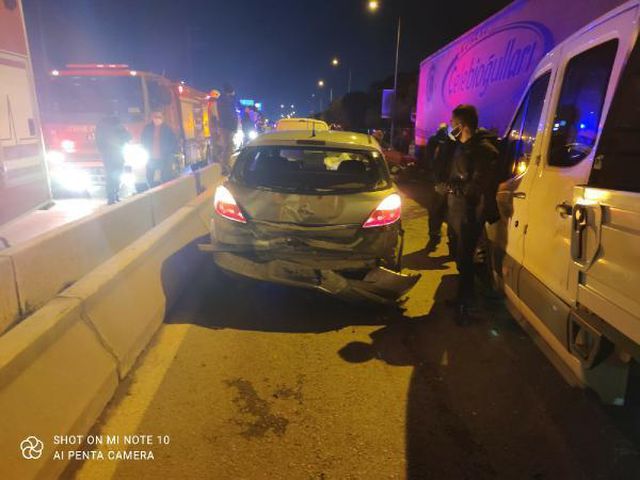 Son dakika haberleri... İzmir'de zincirleme trafik kazaları: 14 araç hasar gördü