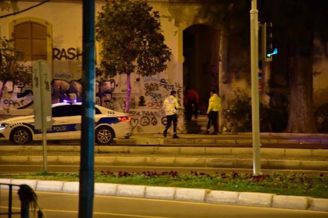 Son dakika haberleri: İzmir polisinden yürek ısıtan görüntüler
