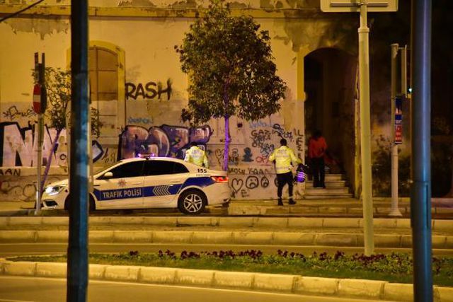 Son dakika haberleri: İzmir polisinden yürek ısıtan görüntüler