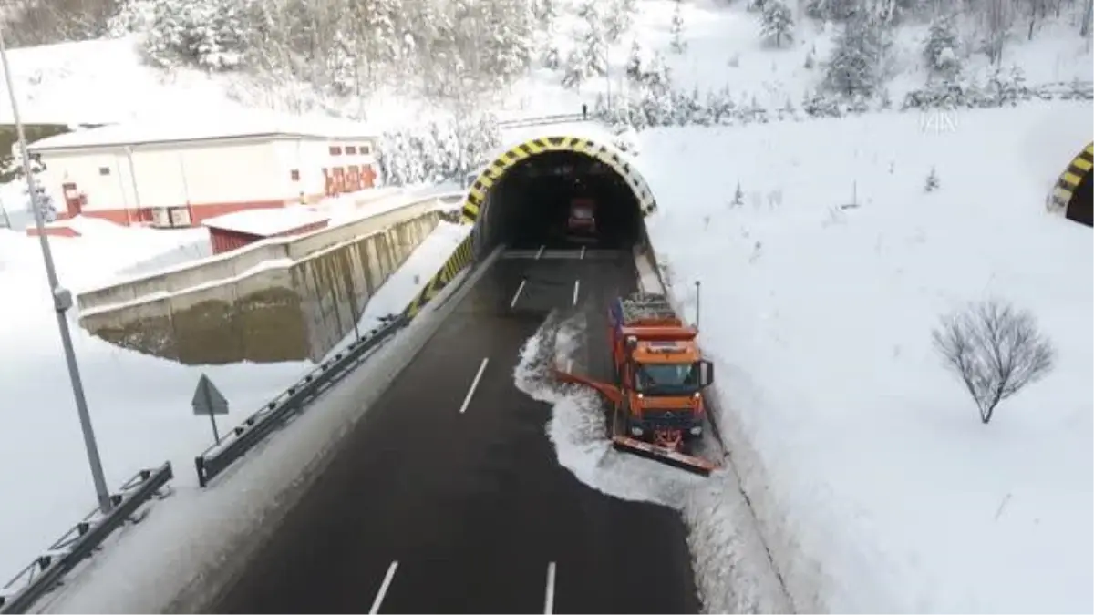 'Kar kaplanları' Bolu Dağı'nda kar mesaisinde