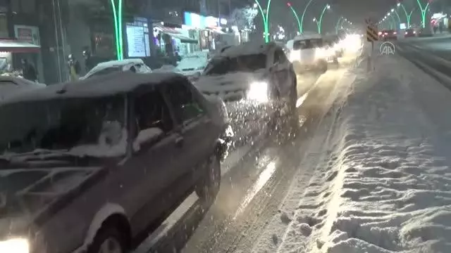 Kar, yaşamı olumsuz etkiliyor Kar, yaşamı olumsuz etkiliyor