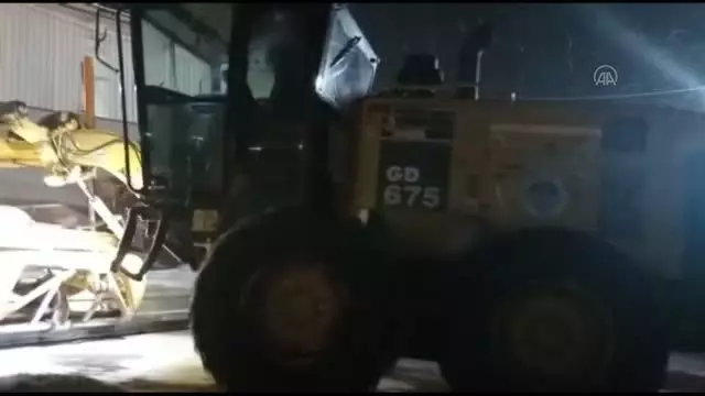 Karda mahsur kalan 10 tır belediye ekiplerince kurtarıldı Karda mahsur kalan 10 tır belediye ekiplerince kurtarıldı