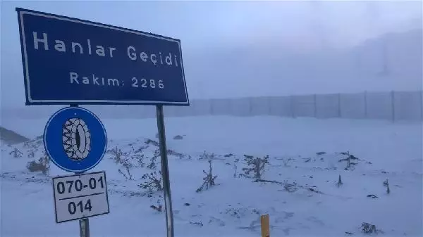 Kars'ta tipi; evler kara gömüldü, dışarı çıkamadılar Kars'ta tipi; evler kara gömüldü, dışarı çıkamadılar