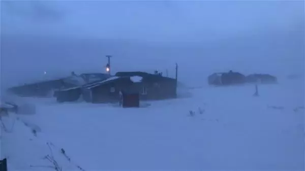 Kars'ta tipi; evler kara gömüldü, dışarı çıkamadılar Kars'ta tipi; evler kara gömüldü, dışarı çıkamadılar