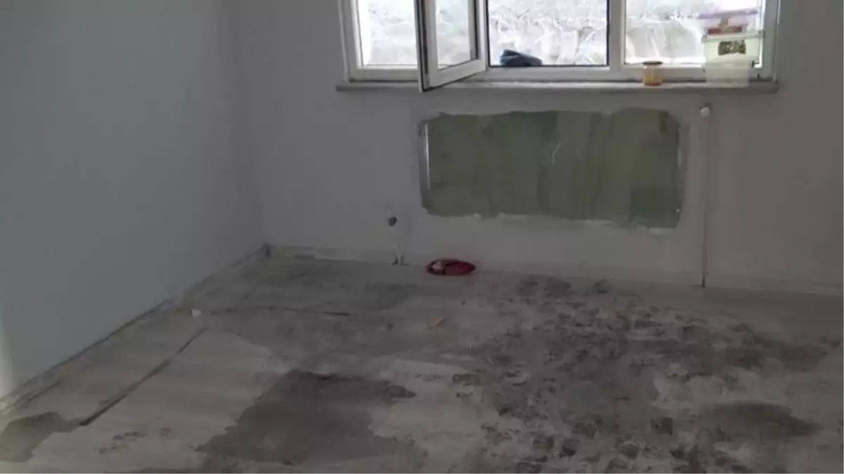 Kentsel dönüşüm nedeniyle boşaltılan evde musluklara kadar her şeyi çaldılar