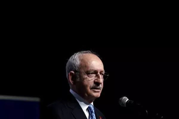 Kılıçdaroğlu: 'Bütün apartman görevlilerinin sözcüsü olmaktan onur duyuyorum' Kılıçdaroğlu: 'Bütün apartman görevlilerinin sözcüsü olmaktan onur duyuyorum'