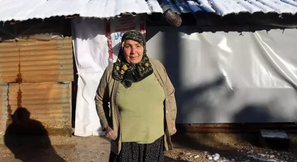 Kozan'da kar yağışı, yangın mağdurlarını da olumsuz etkiledi