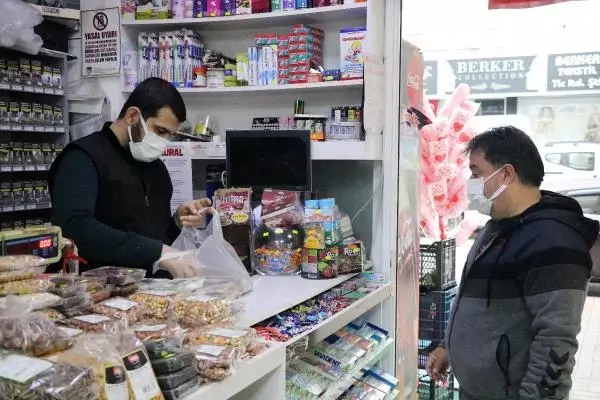 Alanya'da avokado çekirdeği alışveriş aracı oldu! Adet başı 1 lira sayılıyor Alanya'da avokado çekirdeği alışveriş aracı oldu! Adet başı 1 lira sayılıyor