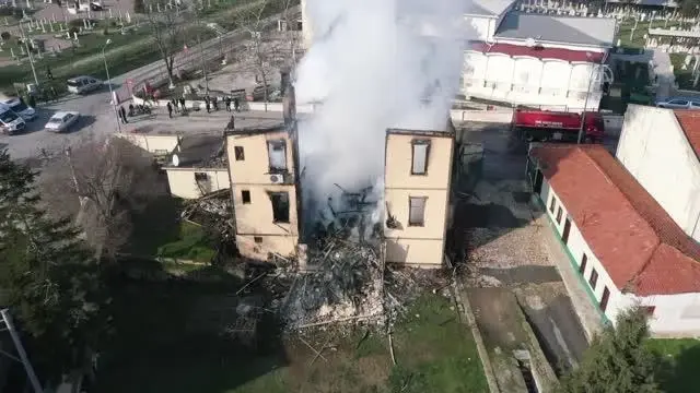 Son dakika: Müftülük binası yangında kullanılamaz hale geldi (4) Son dakika: Müftülük binası yangında kullanılamaz hale geldi (4)