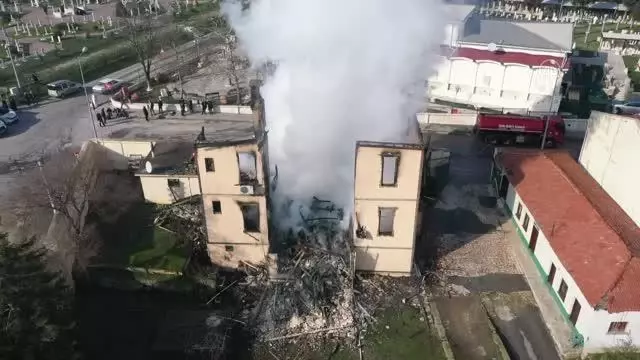 Son dakika: Müftülük binası yangında kullanılamaz hale geldi (4) Son dakika: Müftülük binası yangında kullanılamaz hale geldi (4)