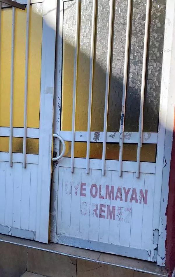 Mühürlenen kıraathanede 2'nci kez kumar oynarken yakalandılar Mühürlenen kıraathanede 2'nci kez kumar oynarken yakalandılar