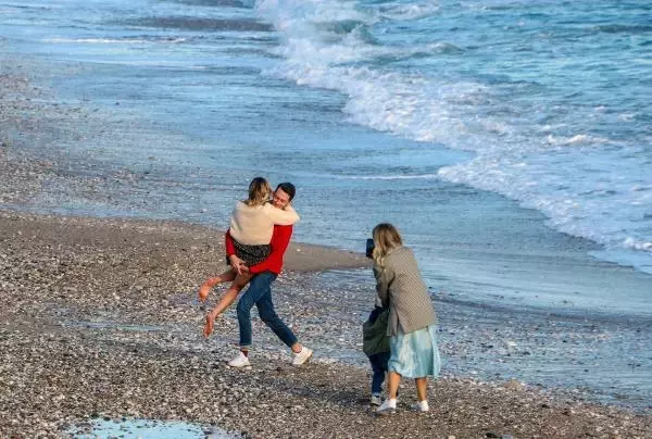 Ocak ayında Antalya'da 'deniz ve güneş' keyfi