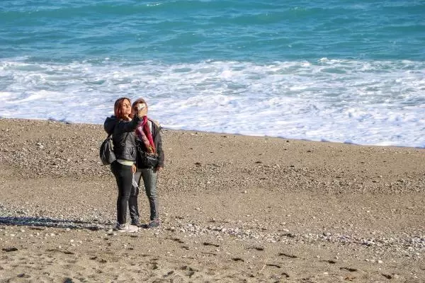 Ocak ayında Antalya'da 'deniz ve güneş' keyfi