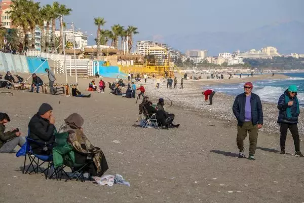Ocak ayında Antalya'da 'deniz ve güneş' keyfi