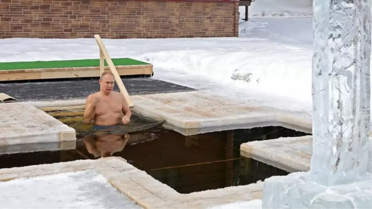Rusya lideri Putin, dondurucu soğukta buz gibi suya girdi