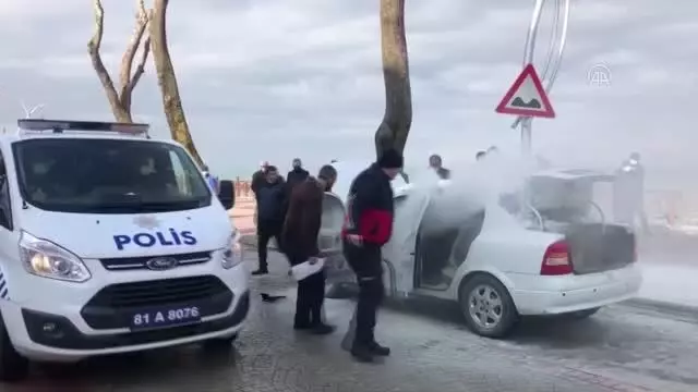 Son dakika haberleri! Seyir halindeyken çıkan yangında otomobil kullanılamaz hale geldi Son dakika haberleri! Seyir halindeyken çıkan yangında otomobil kullanılamaz hale geldi