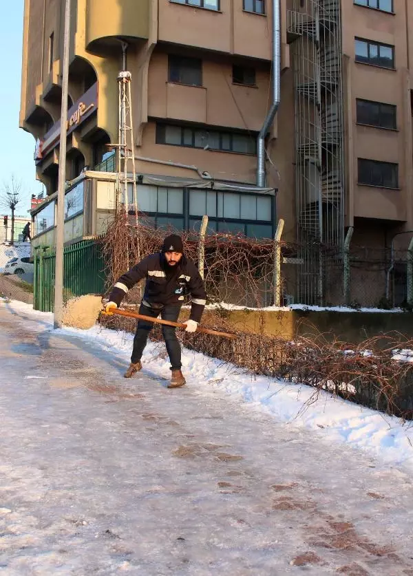 Yolları tuzladılar kaldırımı unuttular
