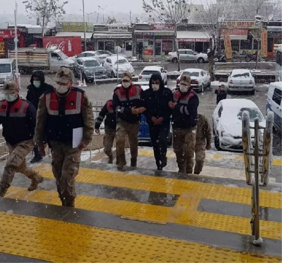 Siverek'te, 8 yıldır aranan cinayet zanlısı ahırda yakalandı