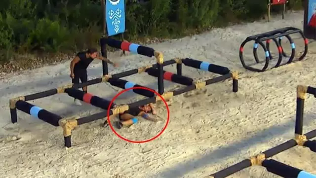 Survivor'da korku dolu anlar! Talihsiz bir kaza geçiren Duygu, hastaneye kaldırıldı Survivor'da korku dolu anlar! Talihsiz bir kaza geçiren Duygu, hastaneye kaldırıldı