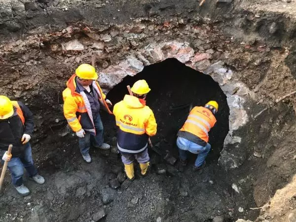 Alt yapı çalışması yapan ekipler, Roma dönemine ait tarihi kalıntı buldu Alt yapı çalışması yapan ekipler, Roma dönemine ait tarihi kalıntı buldu