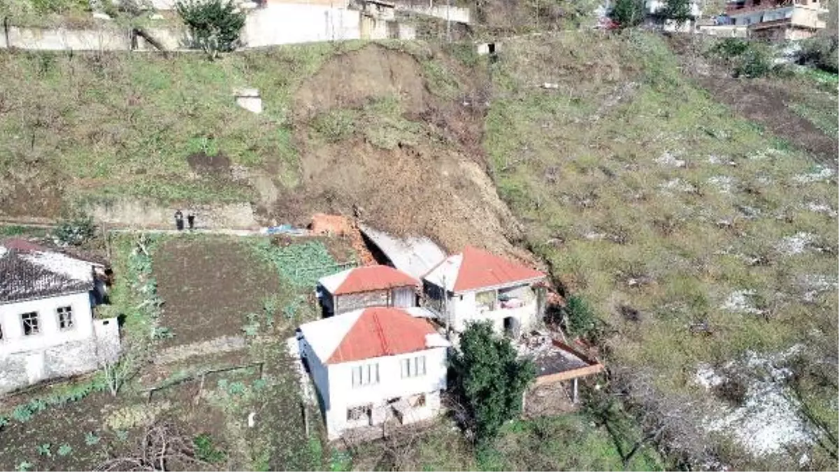 Trabzon�da, heyelanda 2 ev hasar gördü Haberler