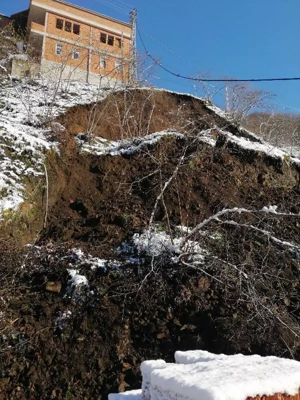 Trabzon'da, heyelanda 2 ev hasar gördü Trabzon'da, heyelanda 2 ev hasar gördü