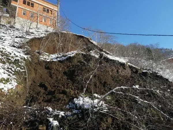 Trabzon'da, heyelanda 2 ev hasar gördü Trabzon'da, heyelanda 2 ev hasar gördü