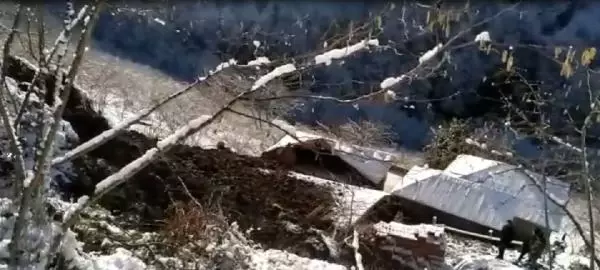 Trabzon'da, heyelanda 2 ev hasar gördü Trabzon'da, heyelanda 2 ev hasar gördü